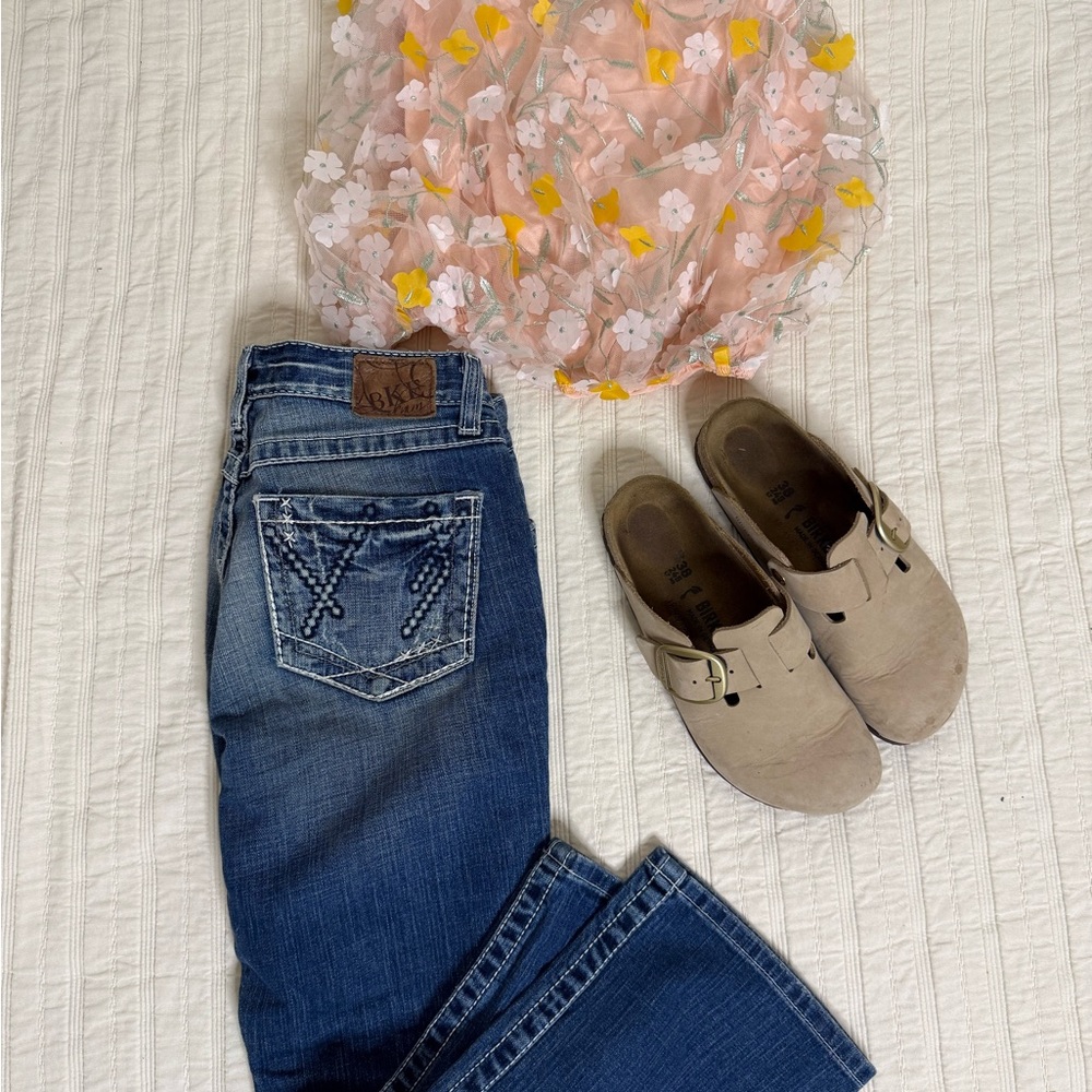 BKE Sabrina Relaxed Fit Bootcut Jeans Size 28 Distressed Mid-Rise, Jeans Only